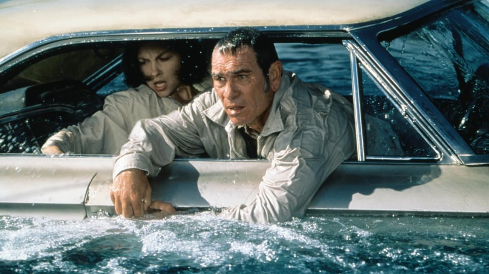 Tommy Lee Jones tentokrát v roli cílevědomého kurátora.